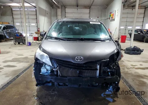 2011 Toyota Sienna Le 7-Passenger z USA, uszkodzony, nr VIN 5TDJK3DC2BS008573